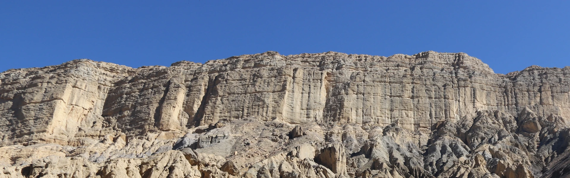 Upper Mustang jeep tour cliffs of upper mustang