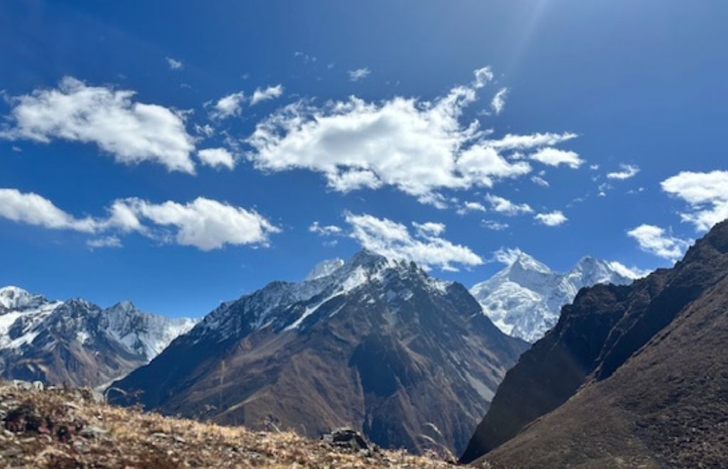 view from the manalsu trek