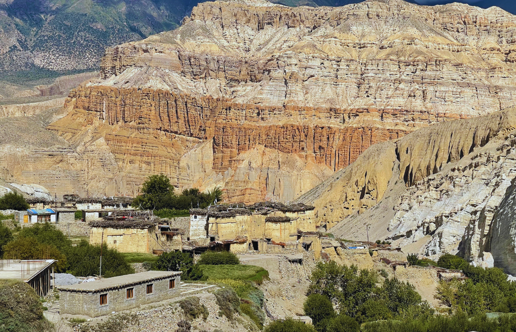 upper mustang trek with annapurna circuit trek